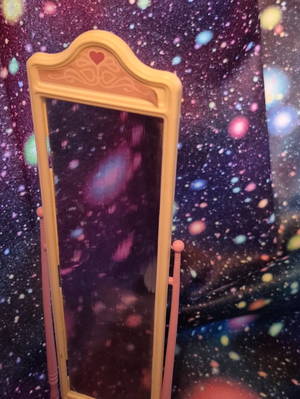 Vintage Sweet Roses Mirror 🌸✨ – Barbie Furniture Accessory